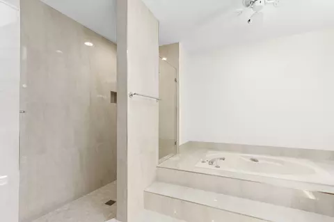 Bath - 327 Ridge Rd, Jupiter, FL 33477 photo 2 of 4