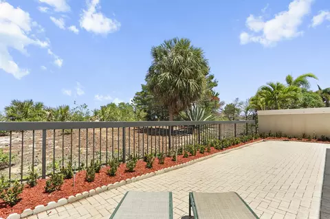 Exterior - 327 Ridge Rd, Jupiter, FL 33477 photo 5 of 10