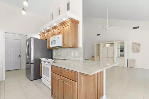 Kitchen - 327 Ridge Rd, Jupiter, FL 33477 photo 3 of 6