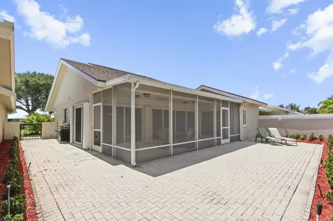 Exterior - 327 Ridge Rd, Jupiter, FL 33477 photo 7 of 10
