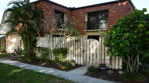 273 Arabian Rd #273, Palm Springs, FL 33461