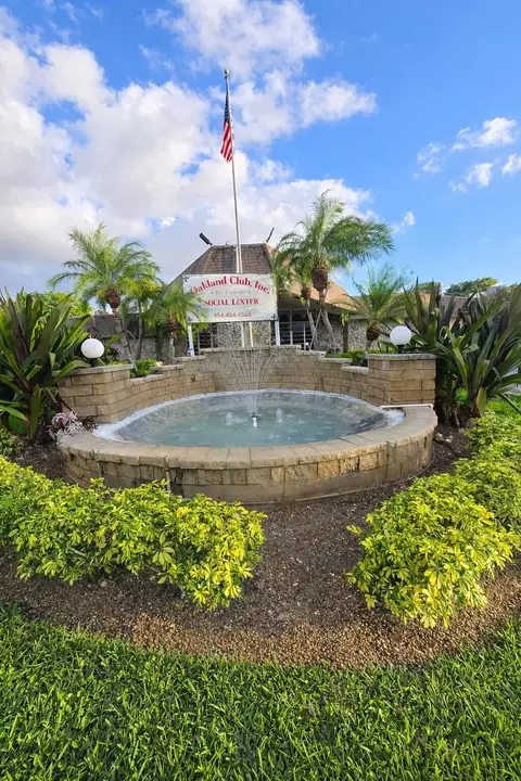 3940 NW 42nd Ave #221, Lauderdale Lakes, FL 33319