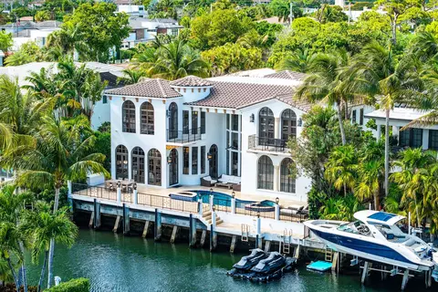 520 NE Waterway Ln, Boca Raton, FL 33432