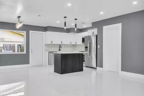 915 SW 3rd St, Boynton Beach, FL 33435
