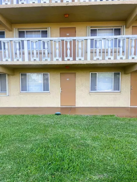 100 Village Green Cir E #112, Palm Springs, FL 33461