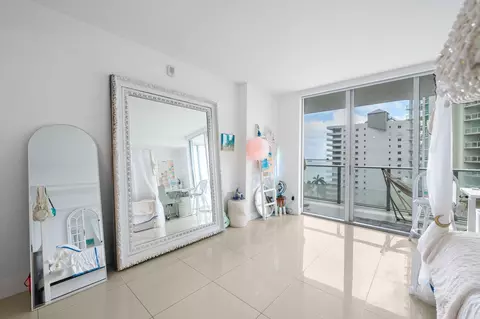 1300 Brickell Bay Dr #1005, Miami, FL 33131