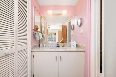 Bath - 3236 SE Aster Ln #M226, Stuart, FL 34994 photo 3 of 5