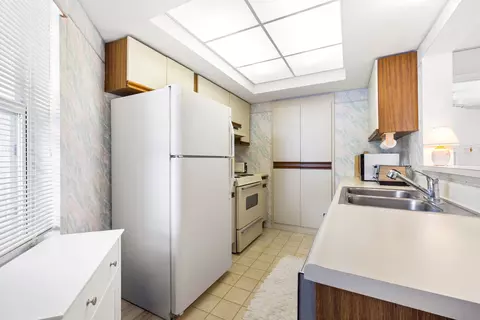 Kitchen - 3236 SE Aster Ln #M226, Stuart, FL 34994 photo 1 of 2