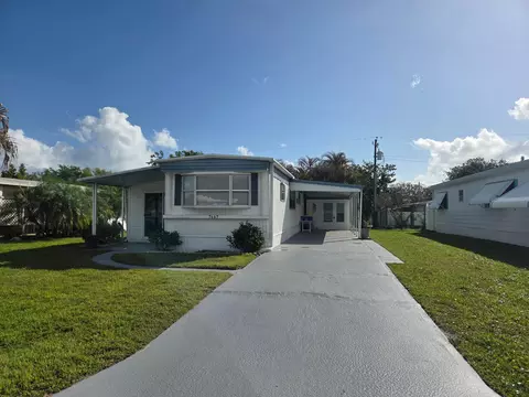 7667 SE Swan Ave, Hobe Sound, FL 33455