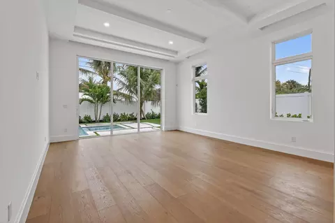 Living - 192 River Dr, Jupiter, FL 33469 photo 2 of 3