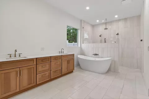 Bath - 192 River Dr, Jupiter, FL 33469 photo 1 of 5