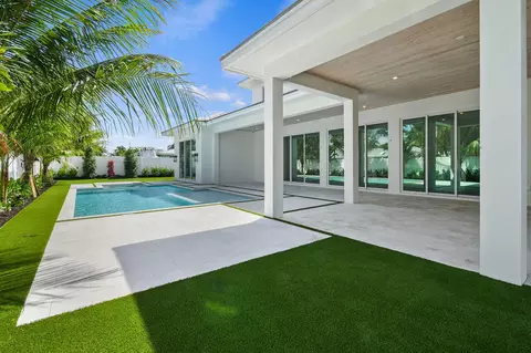 Exterior - 192 River Dr, Jupiter, FL 33469 photo 4 of 9