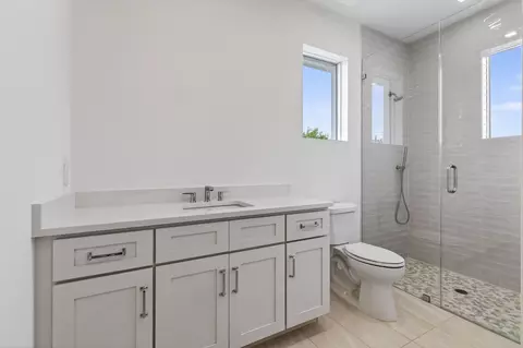 Bath - 192 River Dr, Jupiter, FL 33469 photo 5 of 5
