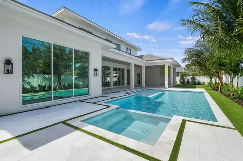 Exterior - 192 River Dr, Jupiter, FL 33469 photo 7 of 9