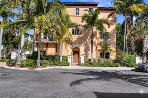 78 NW Hawthorne Pl, Boca Raton, FL 33432