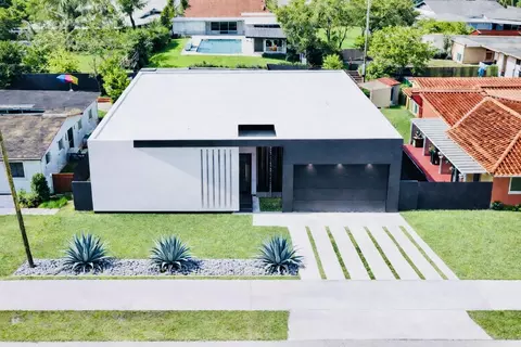 8966 SW 40th Ter, Miami, FL 33165