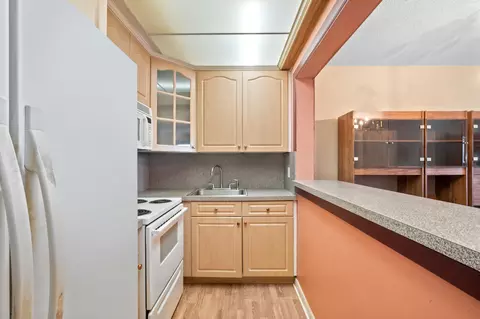 1520 Mckinley St #215E, Hollywood, FL 33020