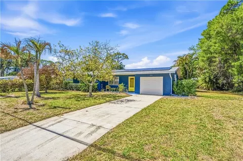 1202 SE Madison Ave, Stuart, FL 34996 photo 2