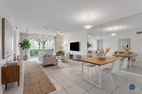 5860 NW 44th St #111, Lauderhill, FL 33319