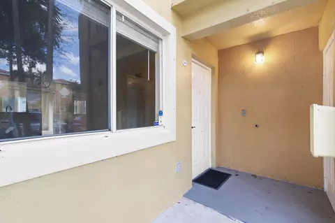 7850 NW 6th St #104, Pembroke Pines, FL 33024