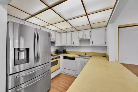 7100 NW 17th St #217, Plantation, FL 33313