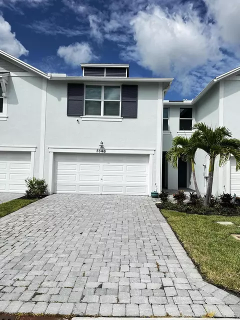 5646 SEdgewater Cir, Stuart, FL 34997