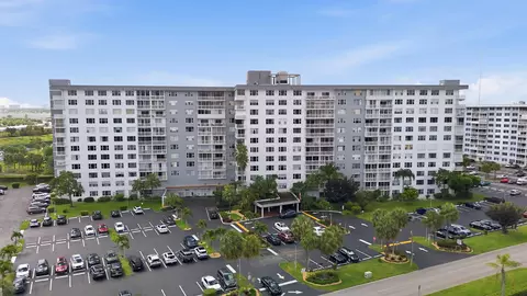 3800 Hillcrest Dr #310, Hollywood, FL 33021