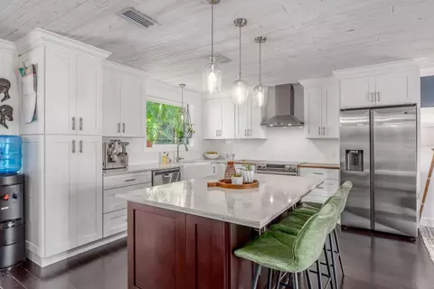 Kitchen - 547 SW Riverview St, Stuart, FL 34994 photo 2 of 5