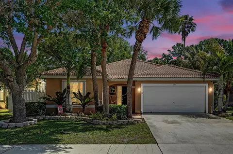 6214 Sand Hills Cir, Lake Worth, FL 33463