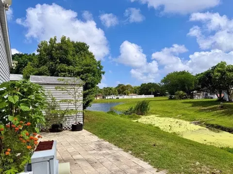 135 Parkside Ct, Coconut Creek, FL 33073