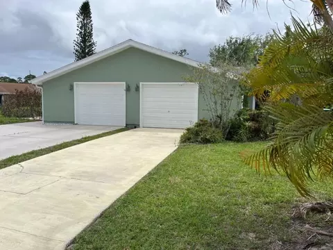 1438 SE Larkwood Cir, Port Saint Lucie, FL 34952