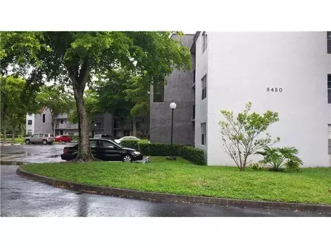 8450 Lagos De Campo Blvd #201, Tamarac, FL 33321