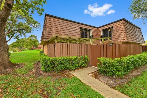 2007 20th Ln, Greenacres, FL 33463