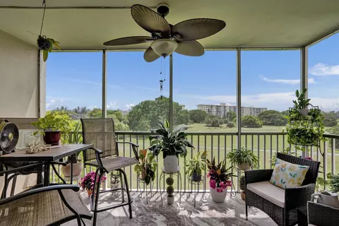 2850 N Palm Aire Dr #401, Pompano Beach, FL 33069