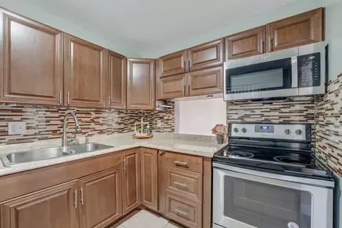 176 Lake Carol Dr, West Palm Beach, FL 33411