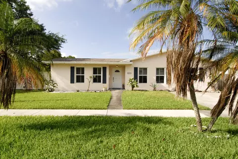 205 SE 4th Ter #1-2, Dania Beach, FL 33004