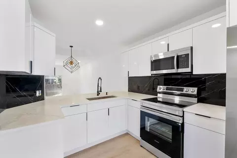 8300 NW 10th St, Miami, FL 33126