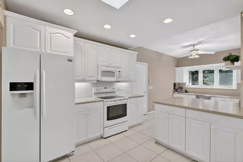Kitchen - 5422 SE Meredith Ter, Stuart, FL 34997 photo 5 of 6