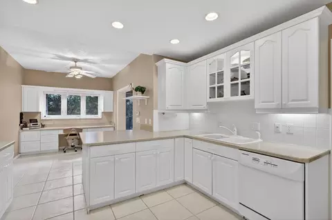 Kitchen - 5422 SE Meredith Ter, Stuart, FL 34997 photo 6 of 6