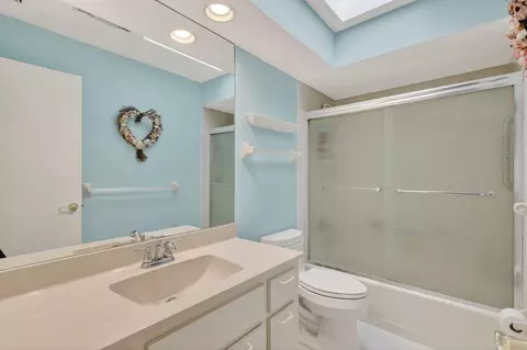 Bath - 5422 SE Meredith Ter, Stuart, FL 34997 photo 5 of 5