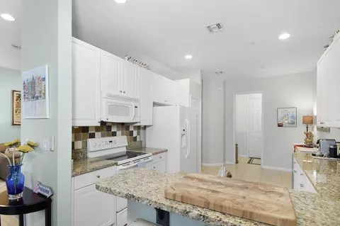 Kitchen - 253 SW Otter Run Pl, Stuart, FL 34997 photo 2 of 4