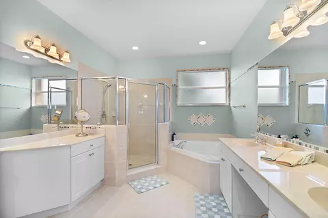 Bath - 253 SW Otter Run Pl, Stuart, FL 34997 photo 1 of 2