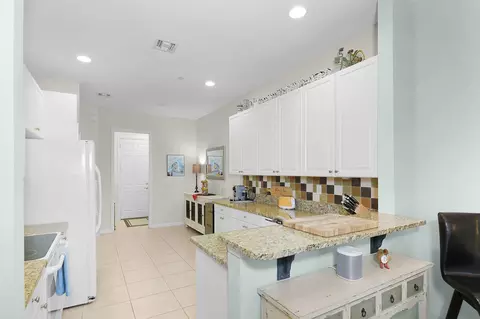 Kitchen - 253 SW Otter Run Pl, Stuart, FL 34997 photo 1 of 4
