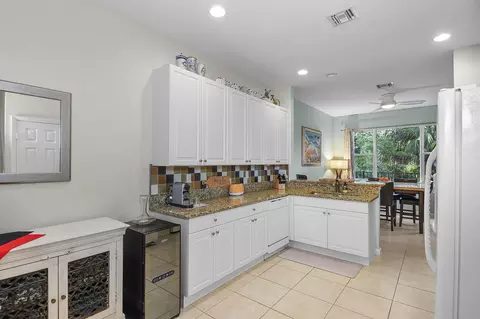 Kitchen - 253 SW Otter Run Pl, Stuart, FL 34997 photo 4 of 4