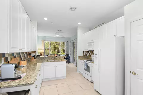 Kitchen - 253 SW Otter Run Pl, Stuart, FL 34997 photo 3 of 4