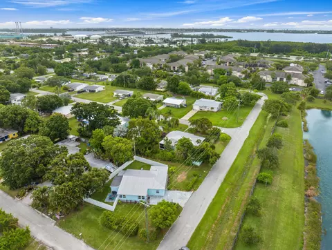 1310 4th Ct, Vero Beach, FL 32960