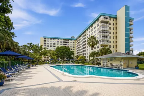4330 Hillcrest Dr #804, Hollywood, FL 33021