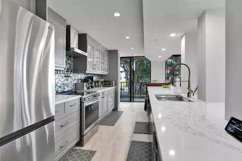 859 Jeffery St #202, Boca Raton, FL 33487