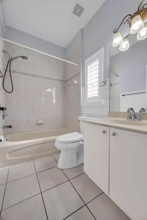 Bath - 4732 SE Mizner Pl, Stuart, FL 34997 photo 1 of 7