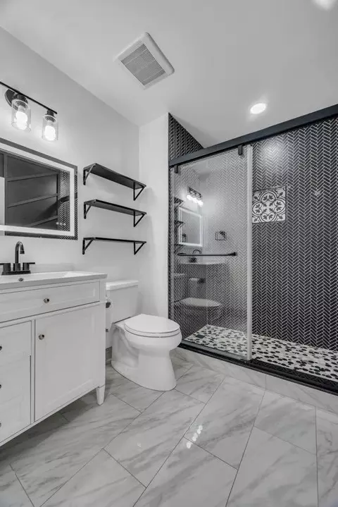 Bath - 4732 SE Mizner Pl, Stuart, FL 34997 photo 2 of 7